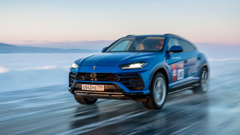 Η Lamborghini Urus έπιασε τα 298 χλμ./ώρα πάνω σε πάγο